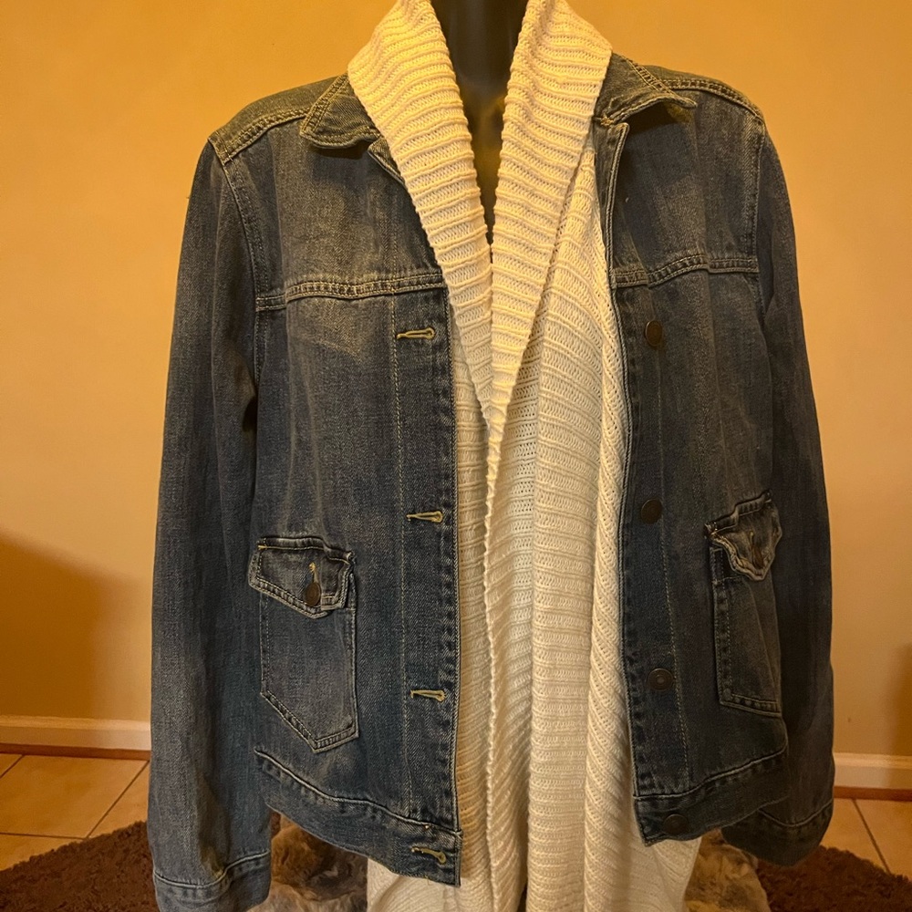 Abercrombie & Fitch jean jacket with Beige Knit Sweater